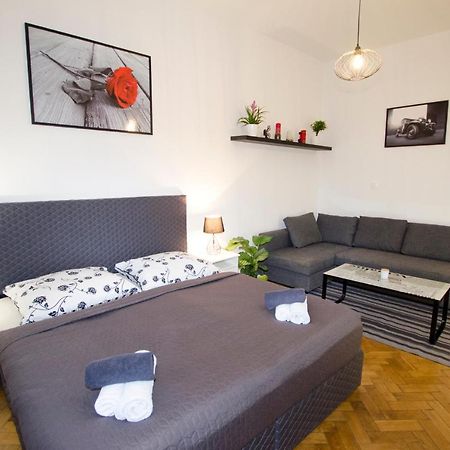 Exlusive Apartment Paris Style Прага Екстер'єр фото