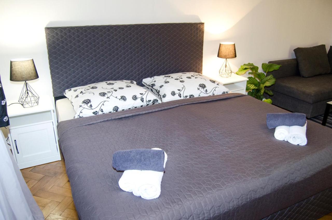 Exlusive Apartment Paris Style Прага Екстер'єр фото